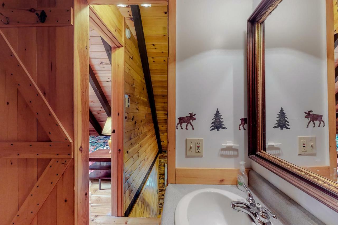 Loon Landing Lodge Greenville Bagian luar foto