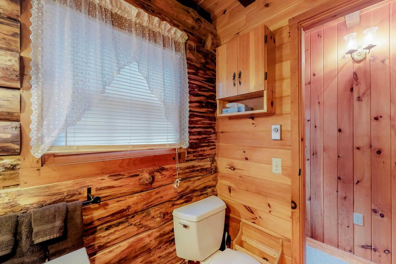 Loon Landing Lodge Greenville Bagian luar foto
