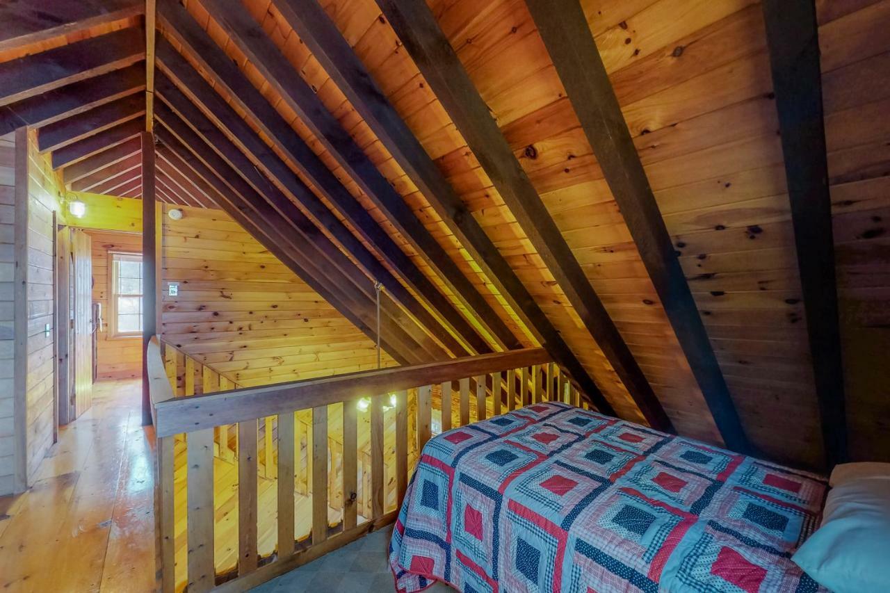 Loon Landing Lodge Greenville Bagian luar foto