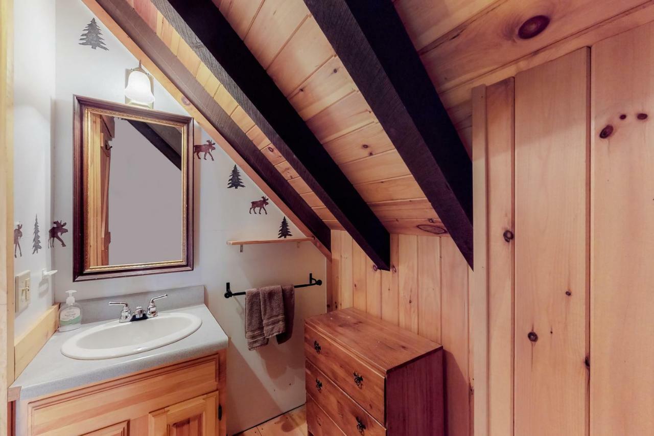 Loon Landing Lodge Greenville Bagian luar foto