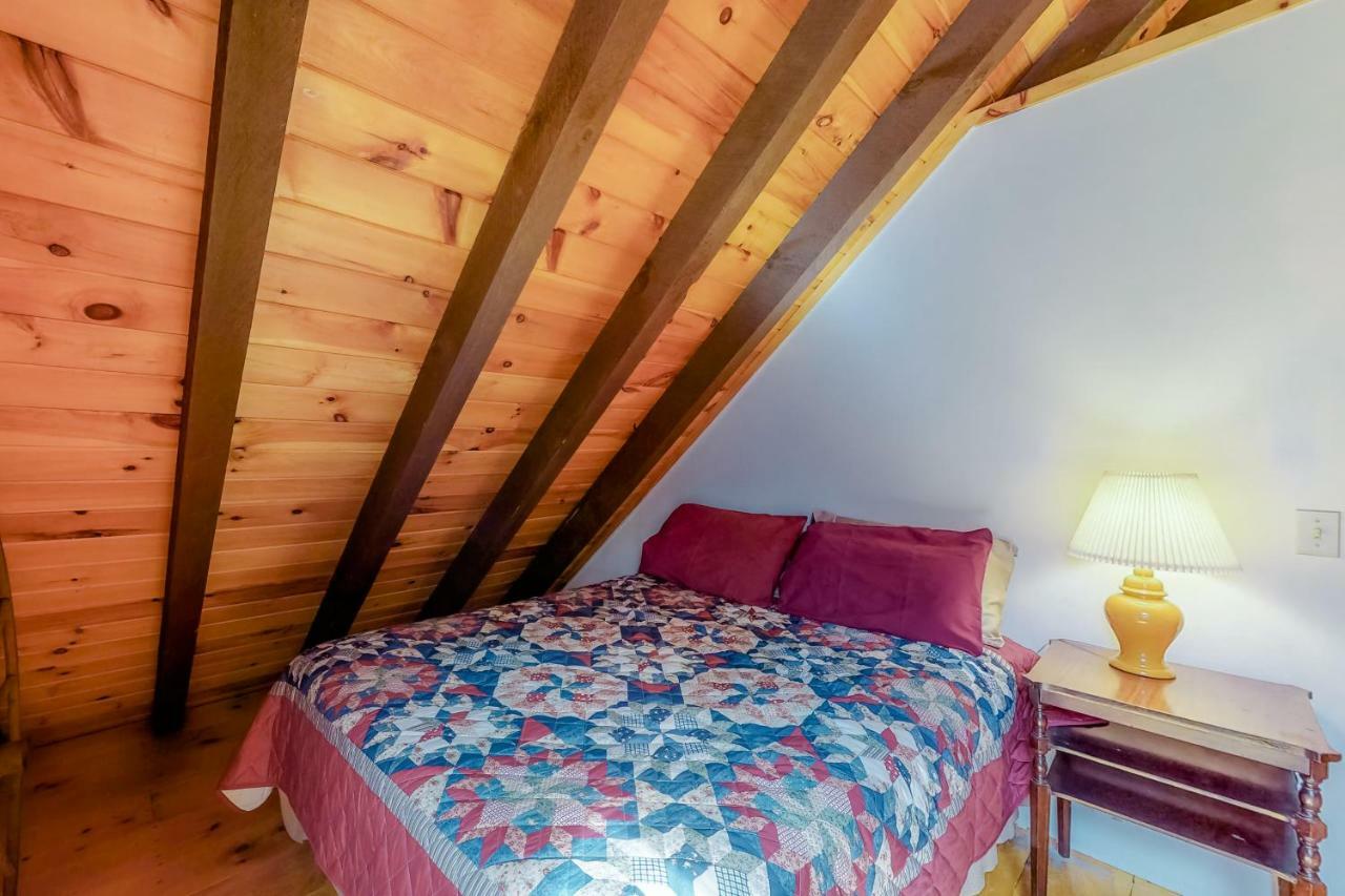 Loon Landing Lodge Greenville Bagian luar foto